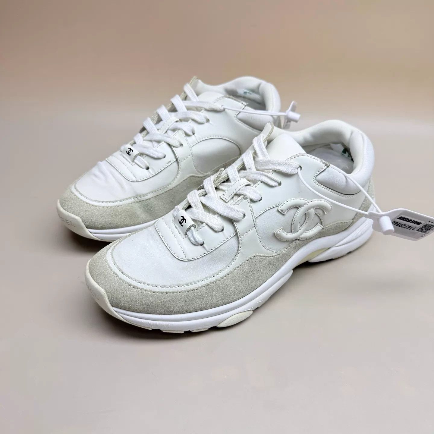 Chanel CHANEL CC Cream Suede Casual Shoes 39 EU 95 New Size US 8.5 / IT 38.5 - 1 Thumbnail