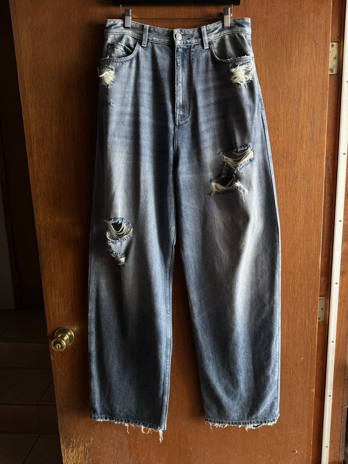 balenciaga PATCHED pocket BAGGY デニム Patched Pockets Baggy Jeans in Blue | Balenciaga US