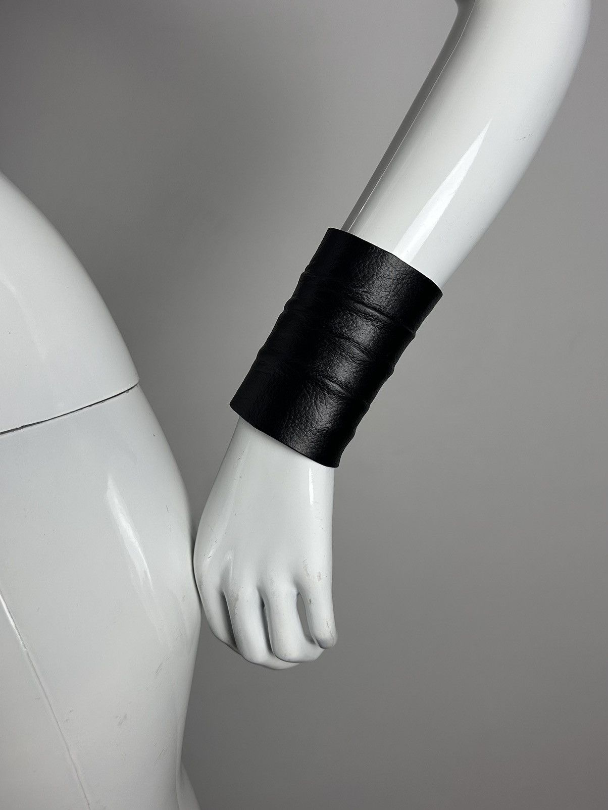 Other Black leather handmade bracelet Size ONE SIZE - 7 Thumbnail