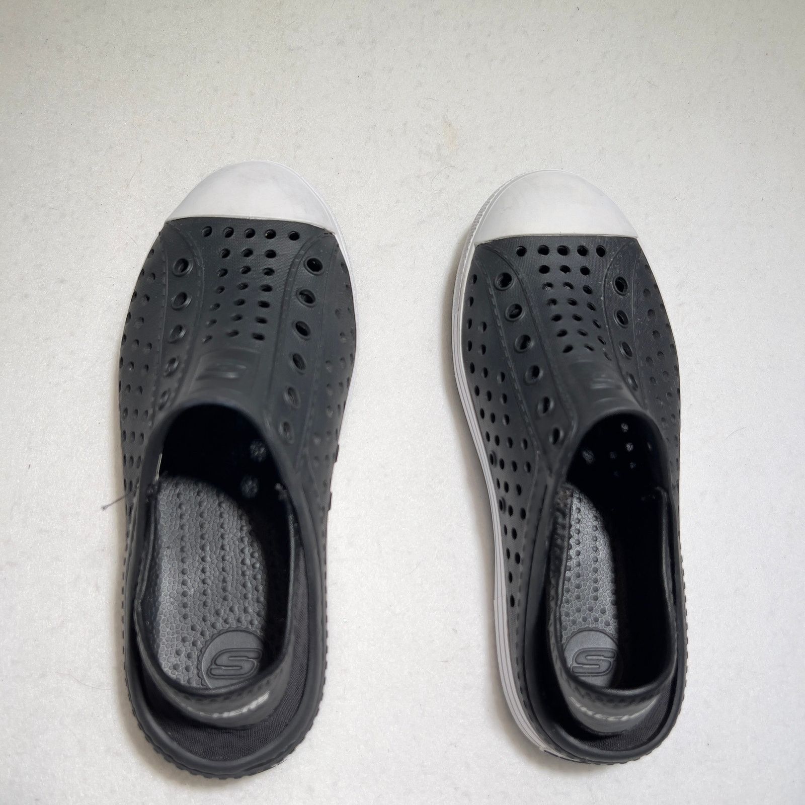 SKECHERS Skechers Slip On Shoes Kids Size 3 Rubber Uppers Black White Size US 4 / IT 34 - 11 Thumbnail