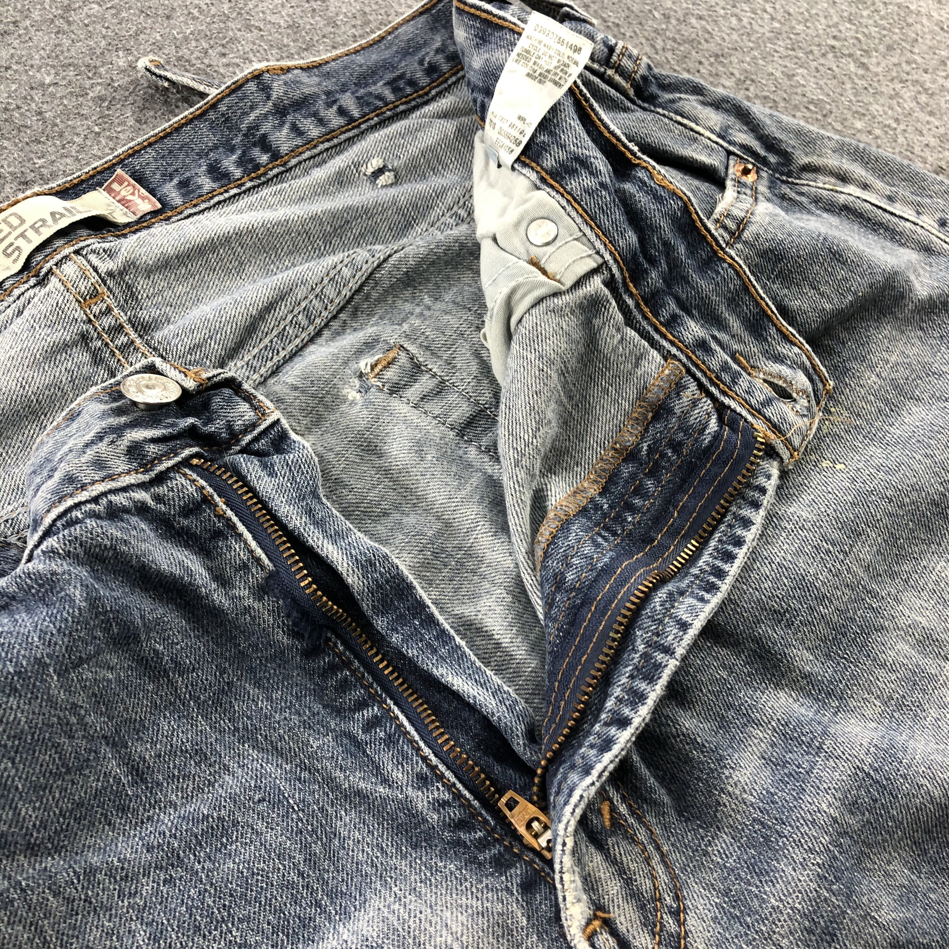 Levi's Vintage Light Wash Levis 559 Jeans-J1240 Size US 37 - 9 Thumbnail