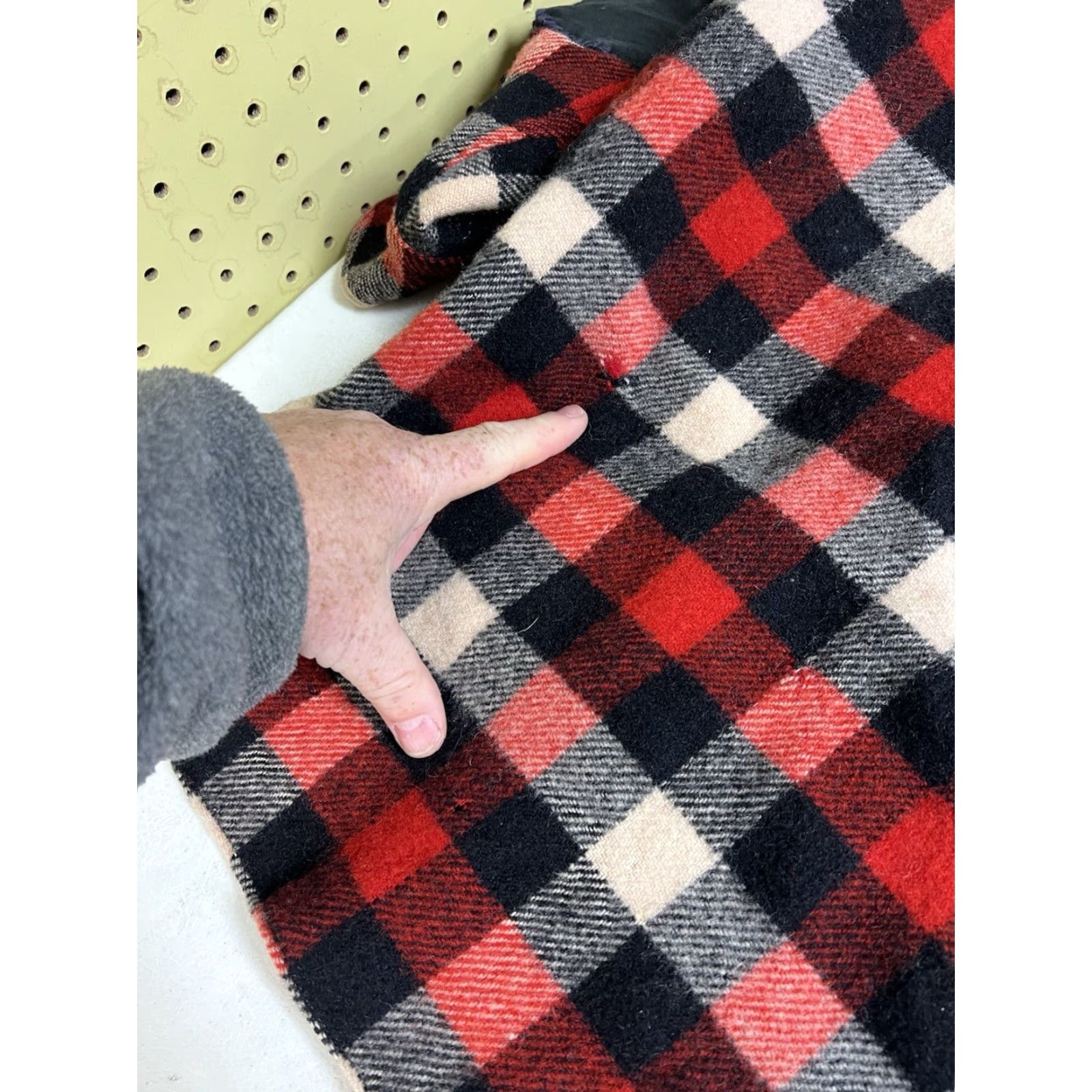 Vintage VINTAGE Woolrich Shirt Buffalo Plaid Heavy Wool Shirt Red Black USA M Size US M / EU 48-50 / 2 - 4 Thumbnail