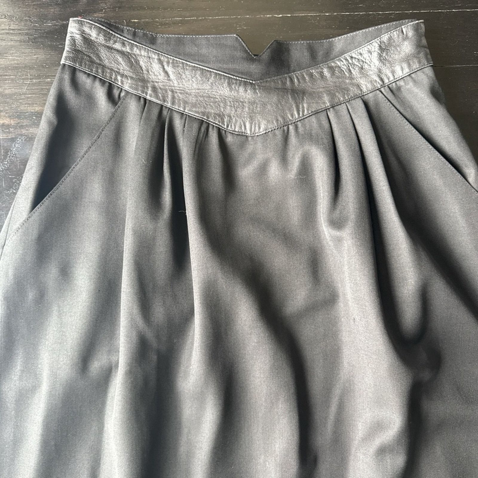 Other Vintage leather waist Elegant Black Women's Skirt Size 28" / US 6 / IT 42 - 1 Thumbnail