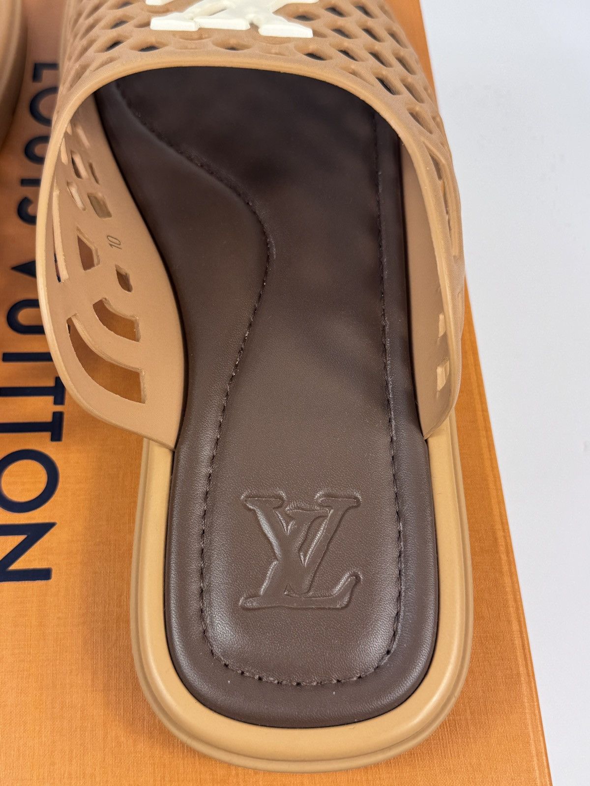 Louis Vuitton WAFFLE LV LOGO SLIDES ( VERY RARE ) Size US 10 / EU 43 - 4 Thumbnail