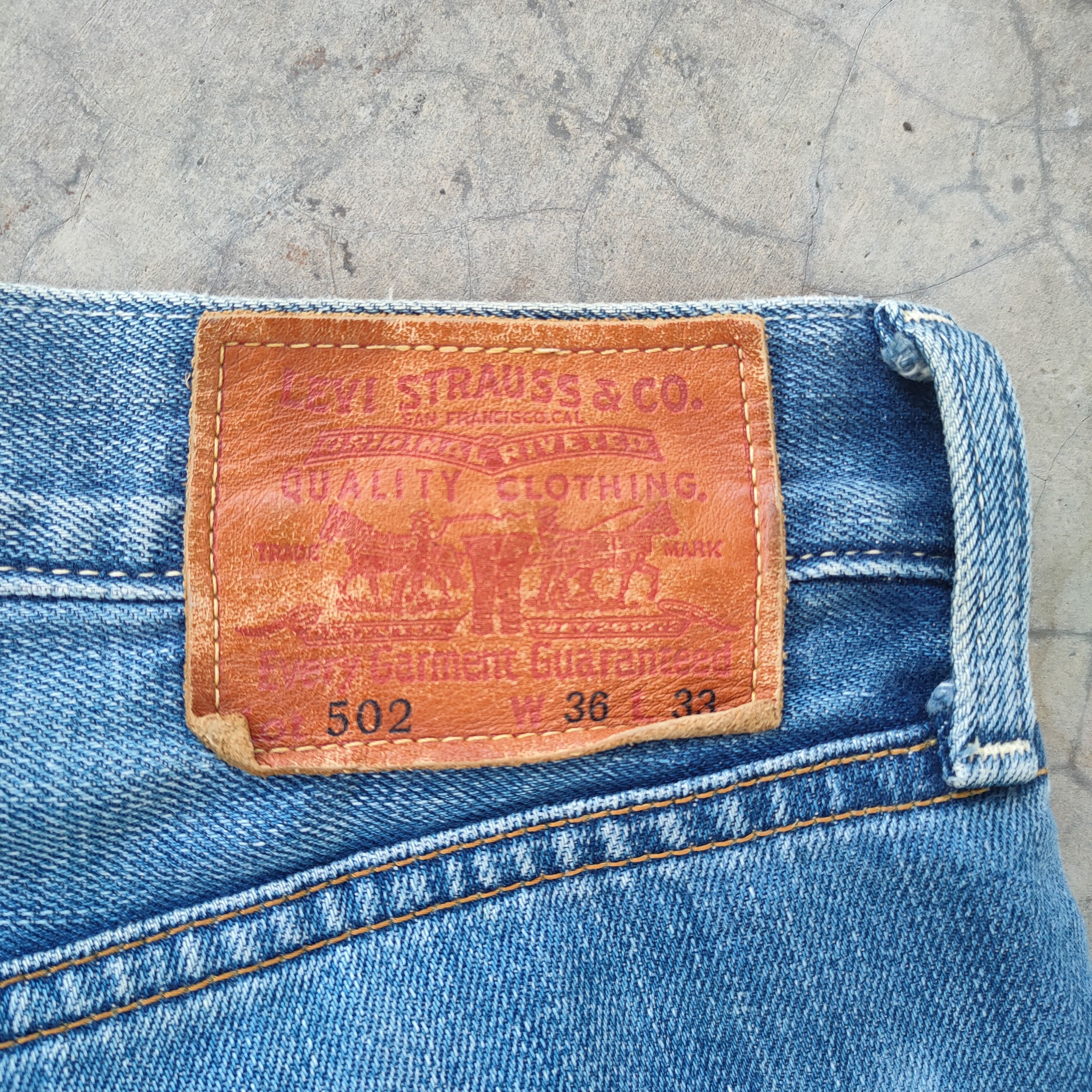 Levi's Vintage Clothing VINTAGE LEVI'S 502 FADED DISTRESSED JEANS DENIM PANTS Size US 38 / EU 54 - 13 Thumbnail