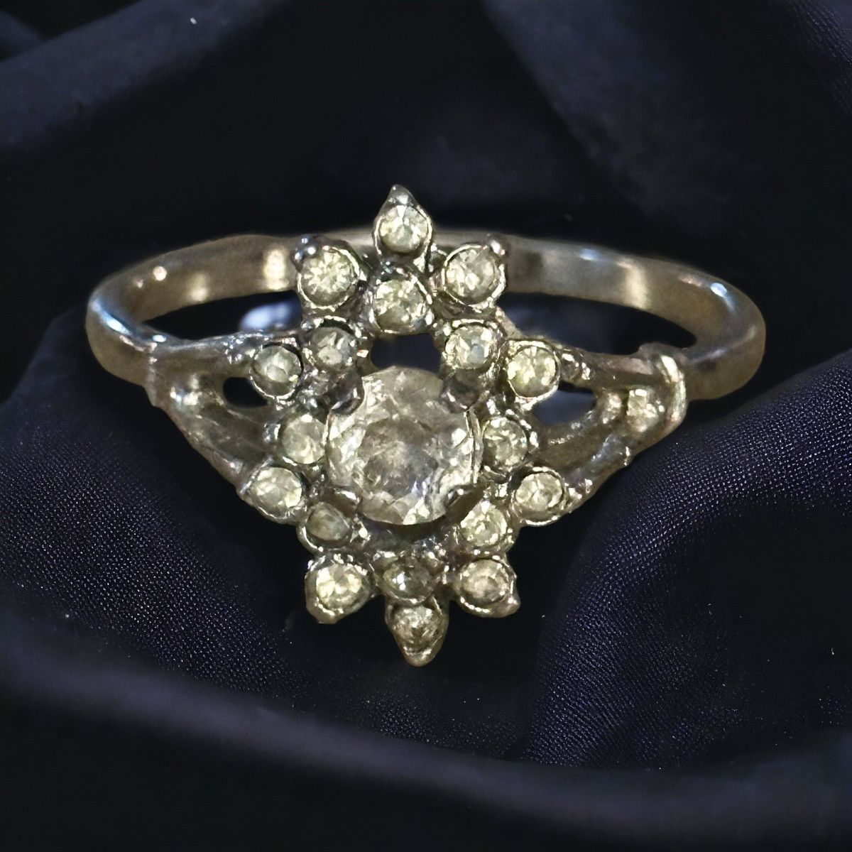 Other Rhinestone flower cocktail ring Size ONE SIZE - 1 Thumbnail