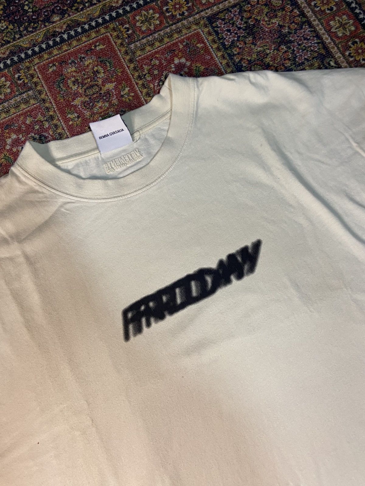 Vetements Vetements SS19 Friday Size US L / EU 52-54 / 3 - 2 Thumbnail
