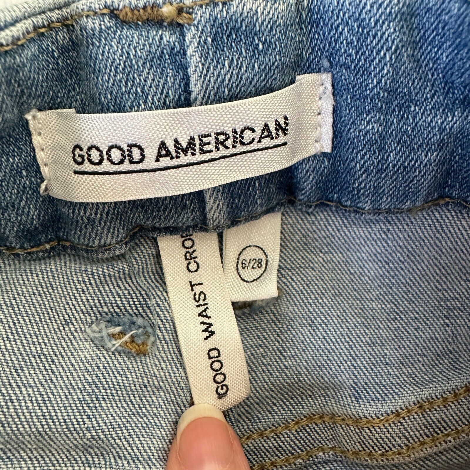 Good American Good American Good Waist Crop Distressed Knee Jean 6 / 28 Size 28" / US 6 / IT 42 - 6 Thumbnail