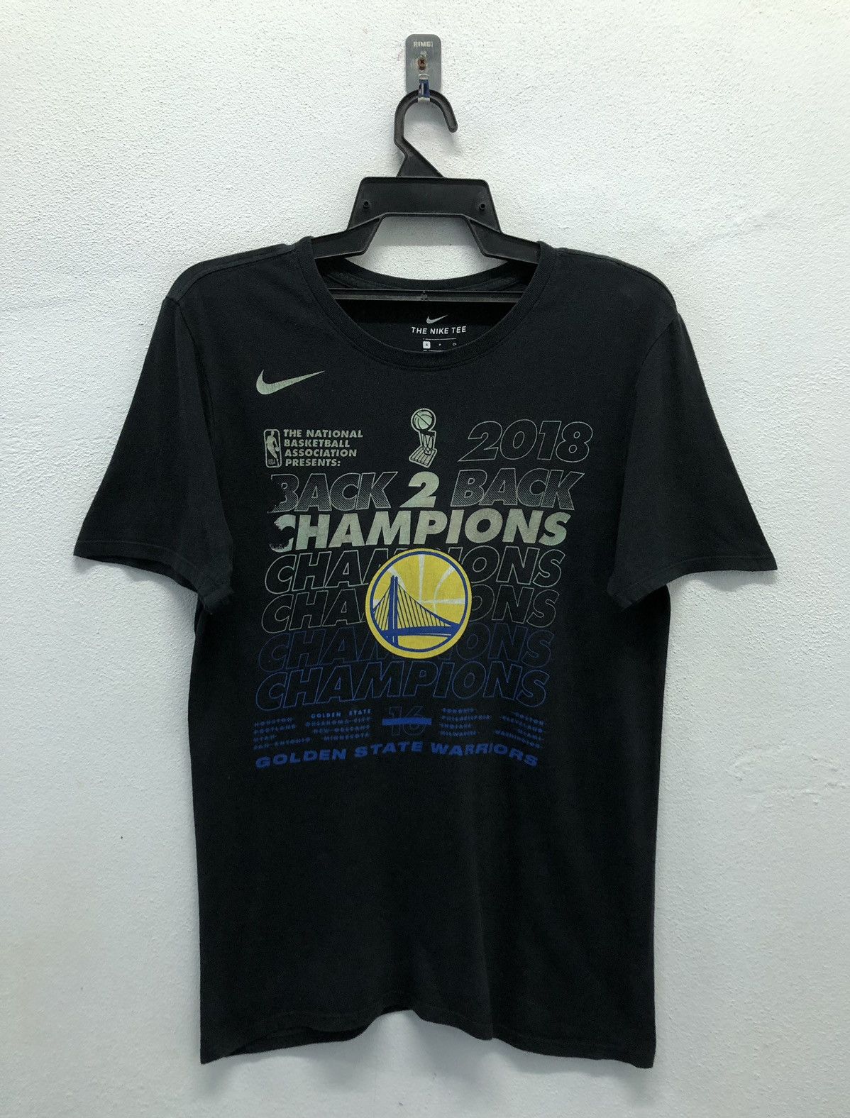 Nike Nike 2018 Back 2 Back Champion Golden State Warriors T-Shirt Size US S / EU 44-46 / 1 - 1 Thumbnail