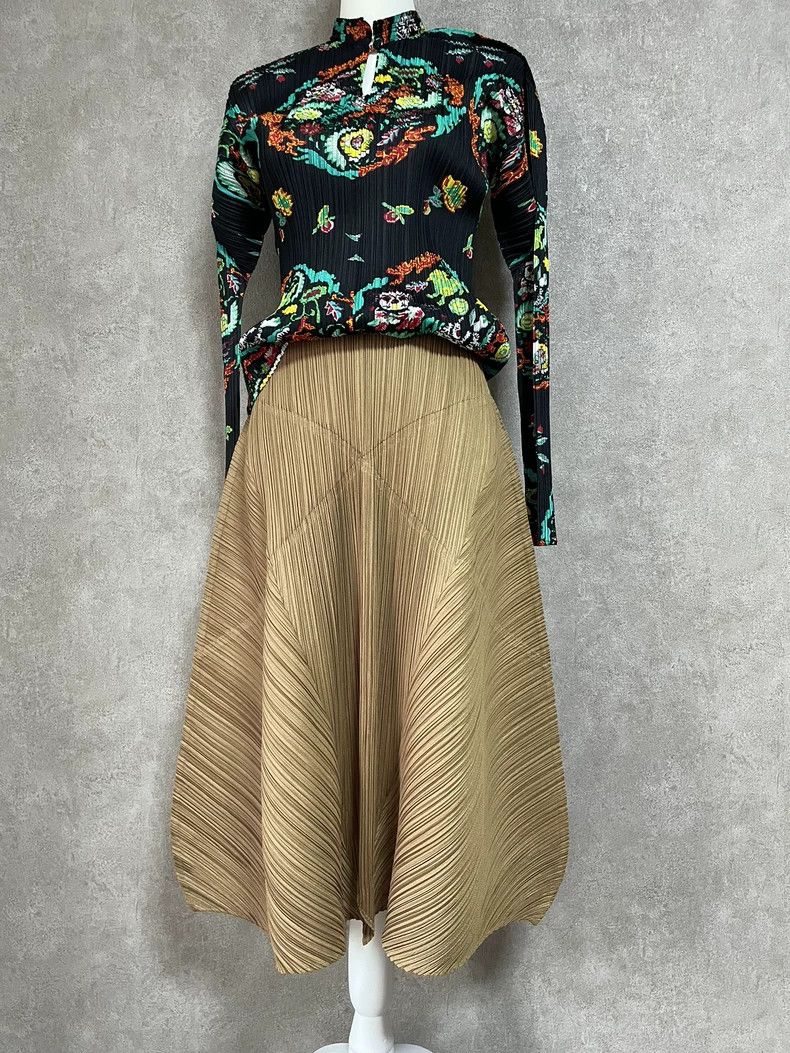 Issey Miyake Issey Miyake size:2 Beige pleated skirt Size 31" - 1 Thumbnail