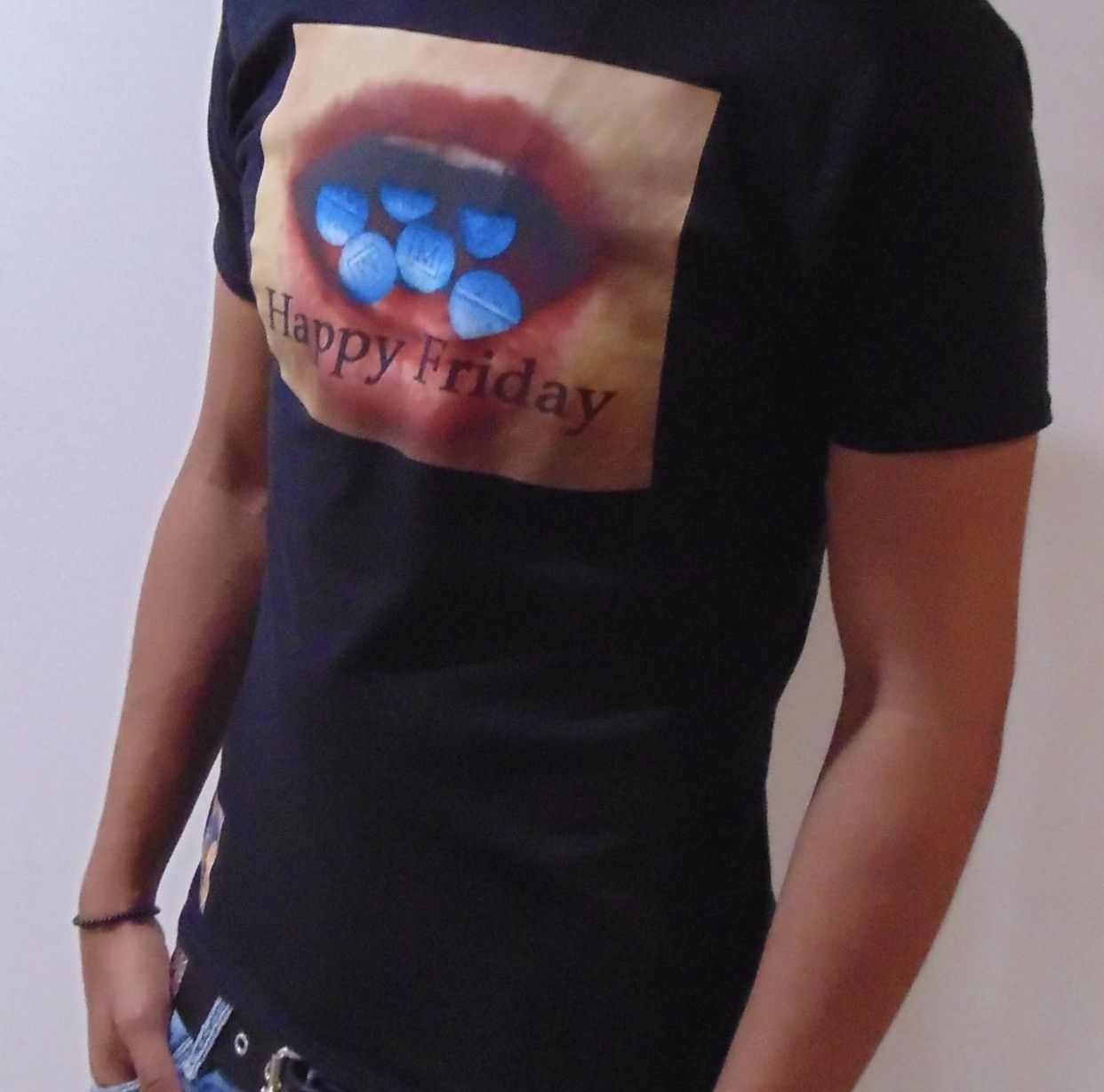 Other Y2K Opium HAPPY FRIDAY TEE Size US M / EU 48-50 / 2 - 4 Thumbnail