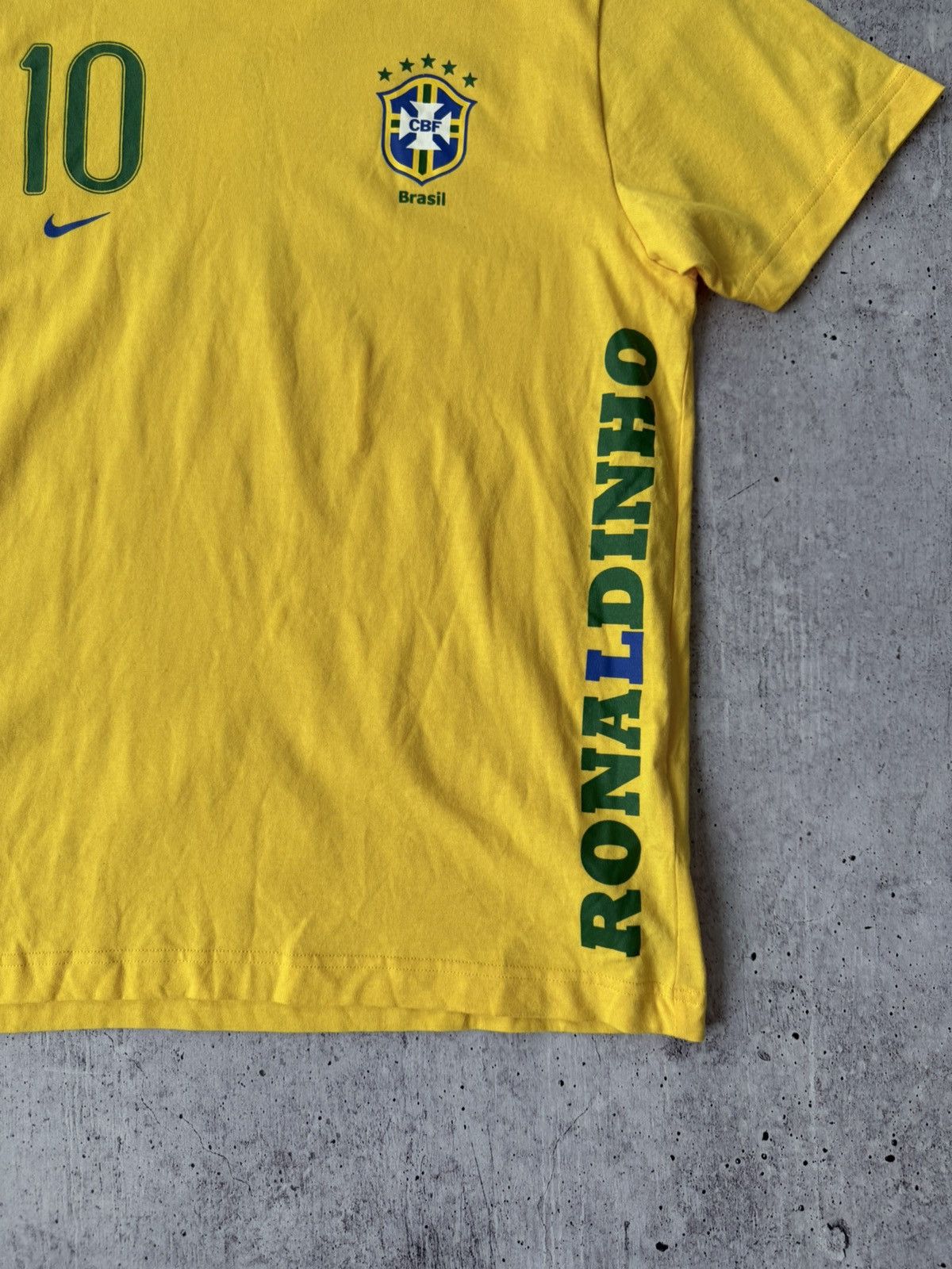 Nike 🩸RARE🩸Nike Vintage Y2K Brazil Ronaldinho #10 T Shirt Size US M / EU 48-50 / 2 - 6 Thumbnail