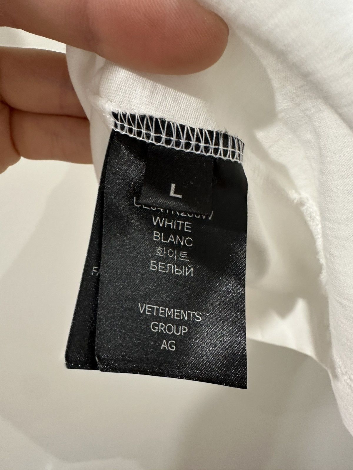 Vetements Vetements no social media tshirt Size US L / EU 52-54 / 3 - 4 Thumbnail