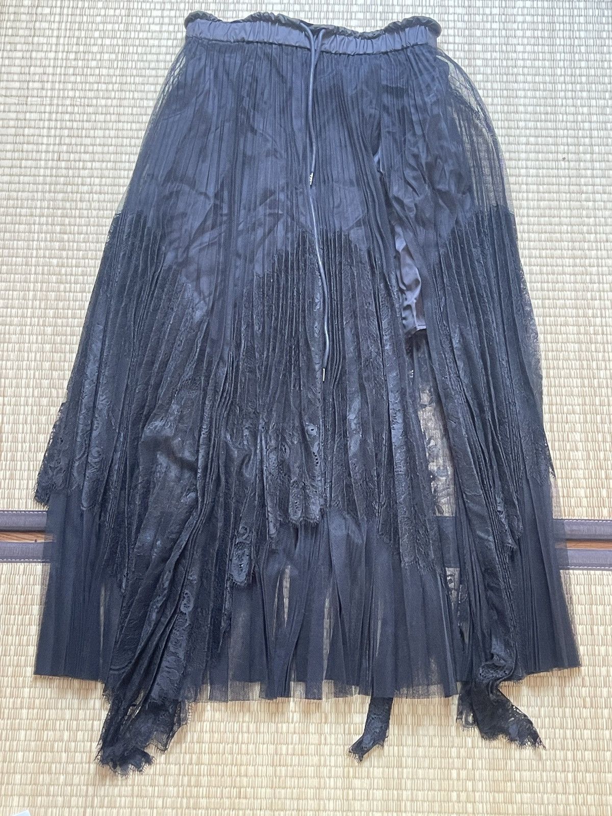 Sacai black lace pleated skirt with open seam