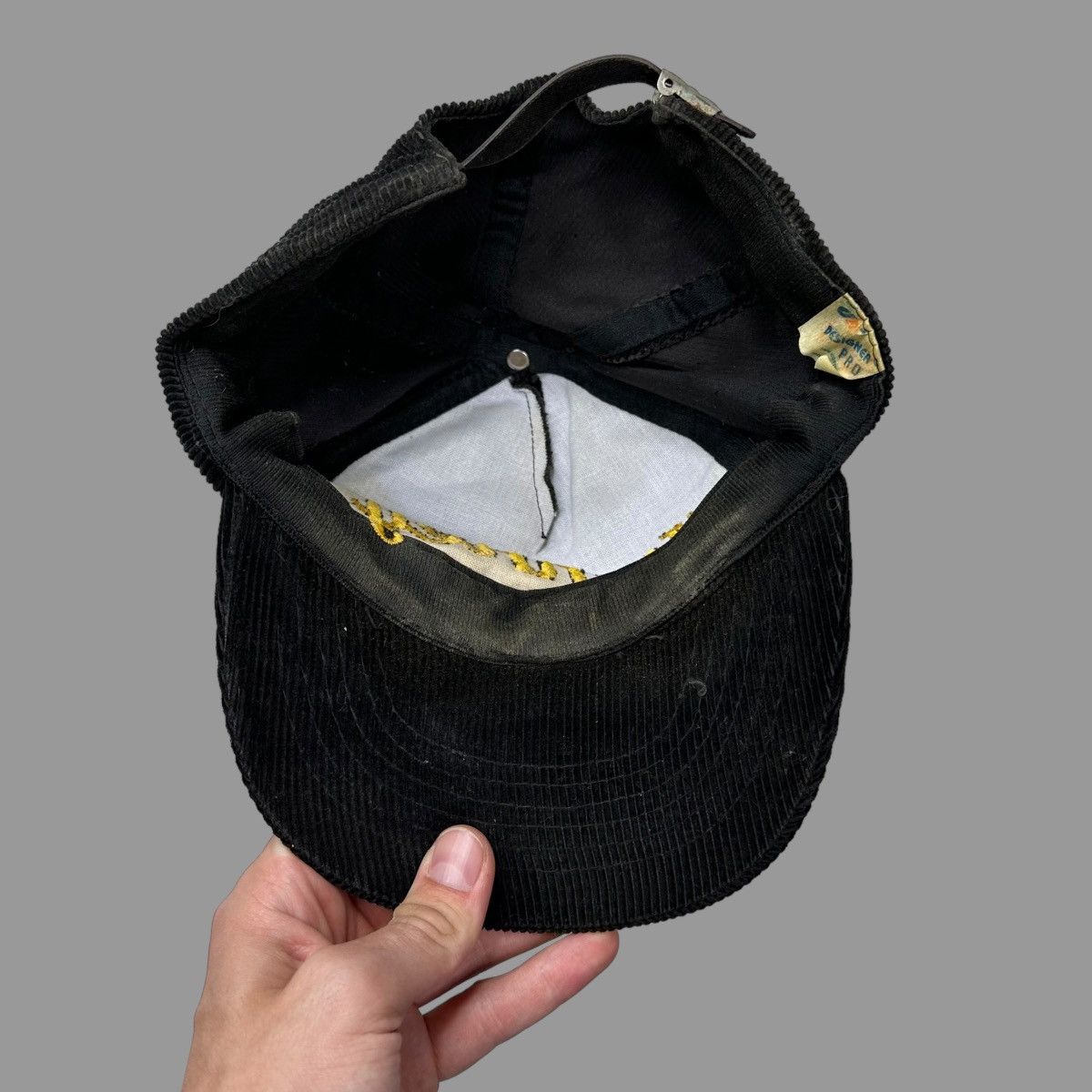 Vintage Vintage 1990s black corduroy hat Size ONE SIZE - 4 Thumbnail