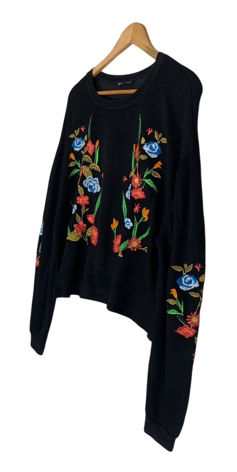 Zara Zara Clothing Floral Embroidery Floral StreetWear Sweatshirt Size M / US 6-8 / IT 42-44 - 3 Thumbnail