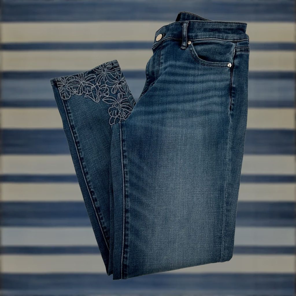 White House Black Market White House Black Market Mid Rise Girlfriend Jeans Blue Floral Embroidery Size 4 Womens Cropped Denim with Pockets Stretch Size 27" / US 4 / IT 40 - 1 Thumbnail