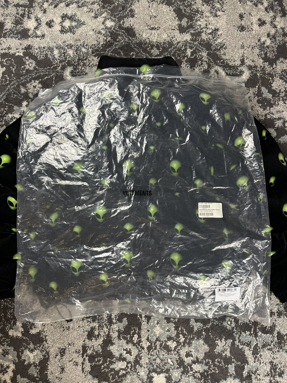Vetements Vetements Alien Puffer Jacket Size US L / EU 52-54 / 3 - 15 Thumbnail