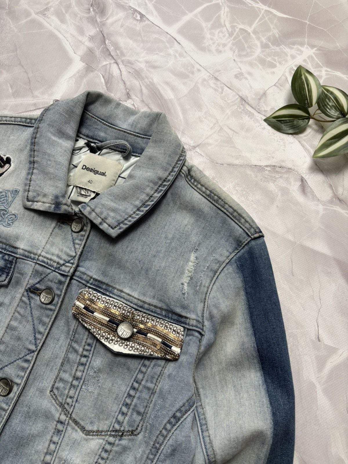 Desigual DESIGUAL DISNEY MICKEY MOUSE Denim Jacket Distressed Size M / US 6-8 / IT 42-44 - 4 Thumbnail