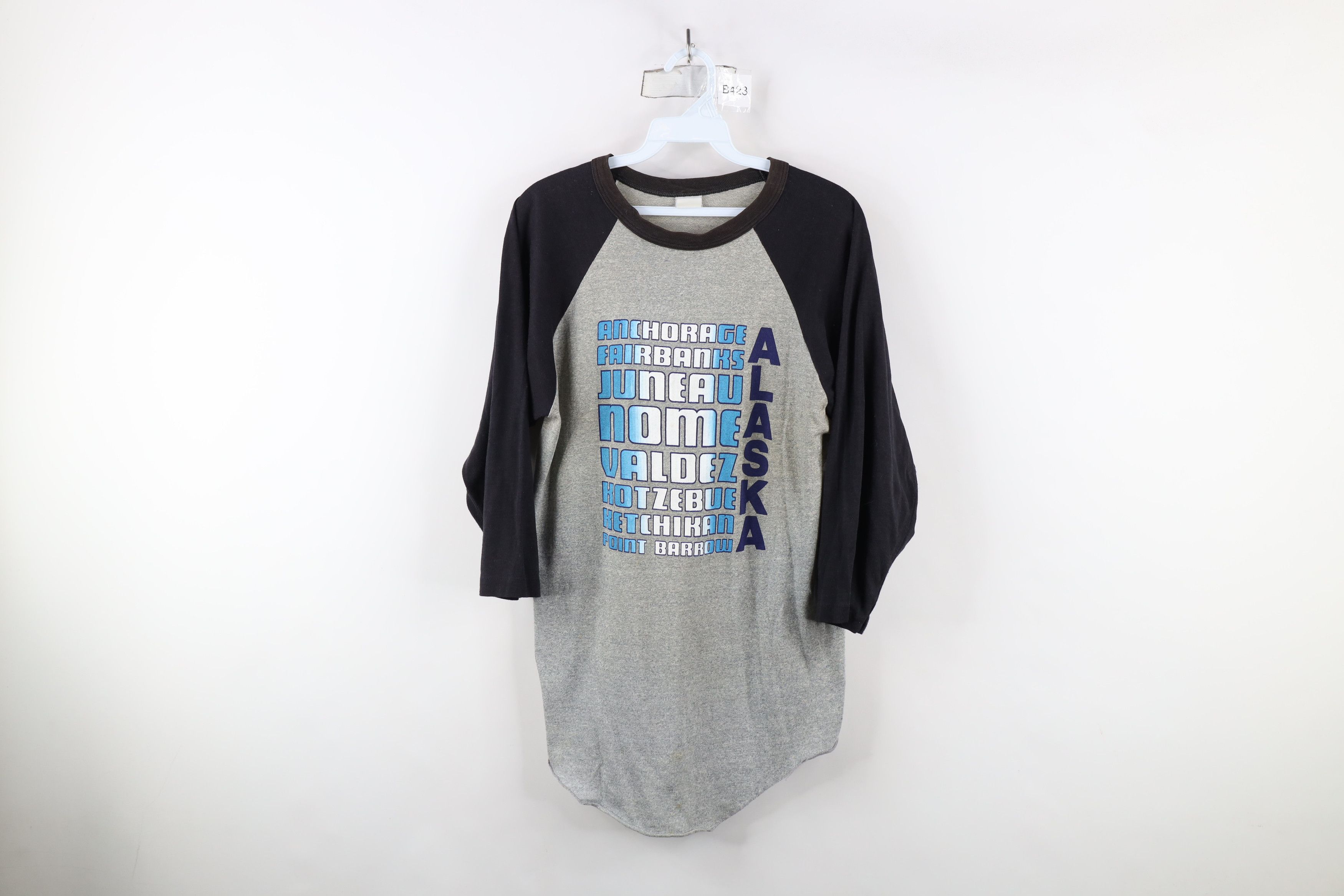 Vintage Vintage 70s Streetwear Alaska 3/4 Sleeve Raglan T-Shirt USA Size US L / EU 52-54 / 3 - 1 Thumbnail
