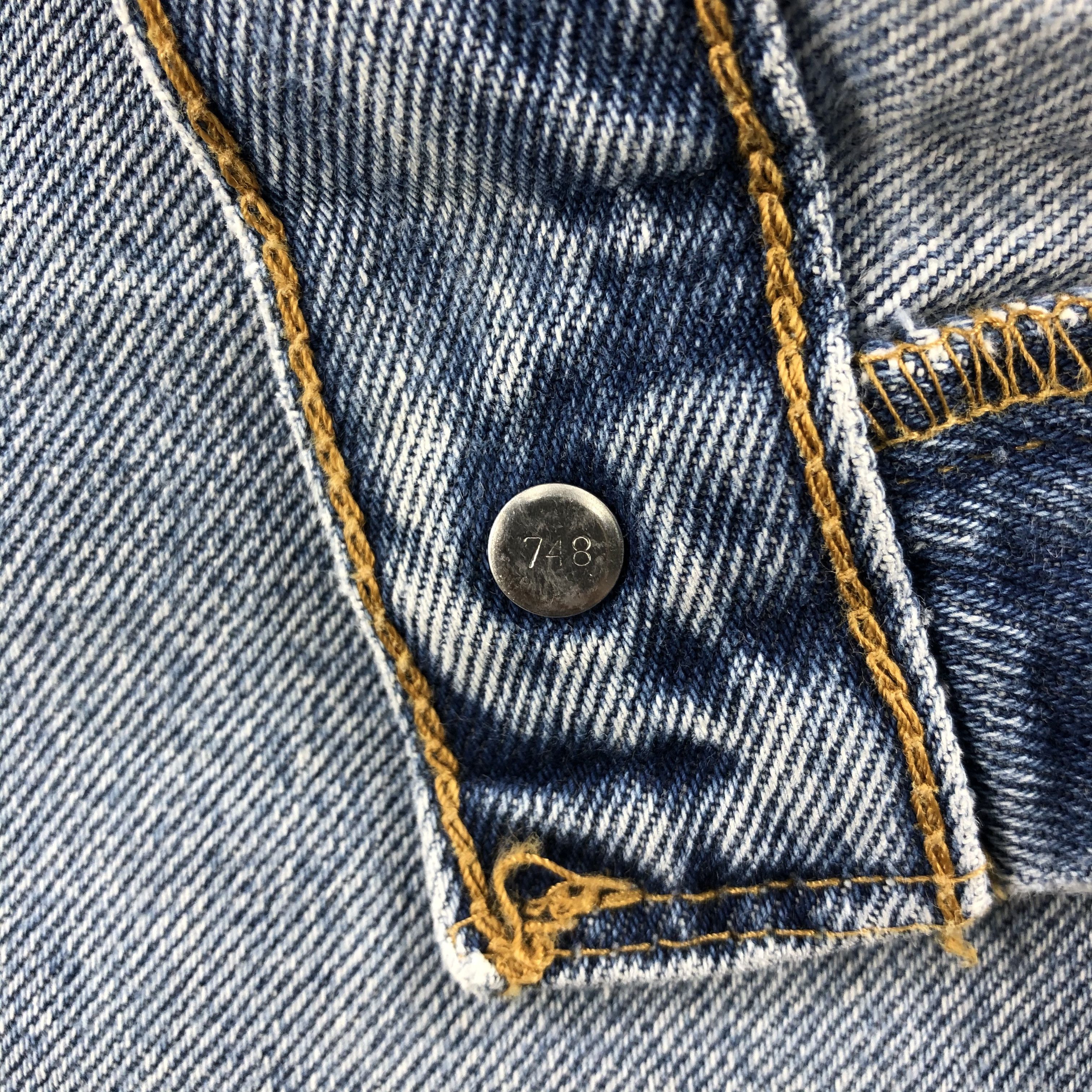 90s Vintage Light Wash Levis 505 Jeans-J2065