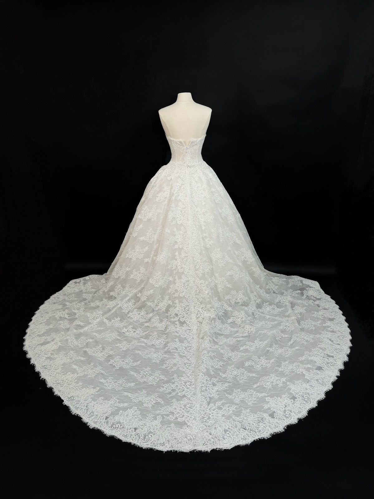 Other US 4-6 French Corded Lace Bridal Gown by Anna Augusta Size S / US 4 / IT 40 - 10 Thumbnail