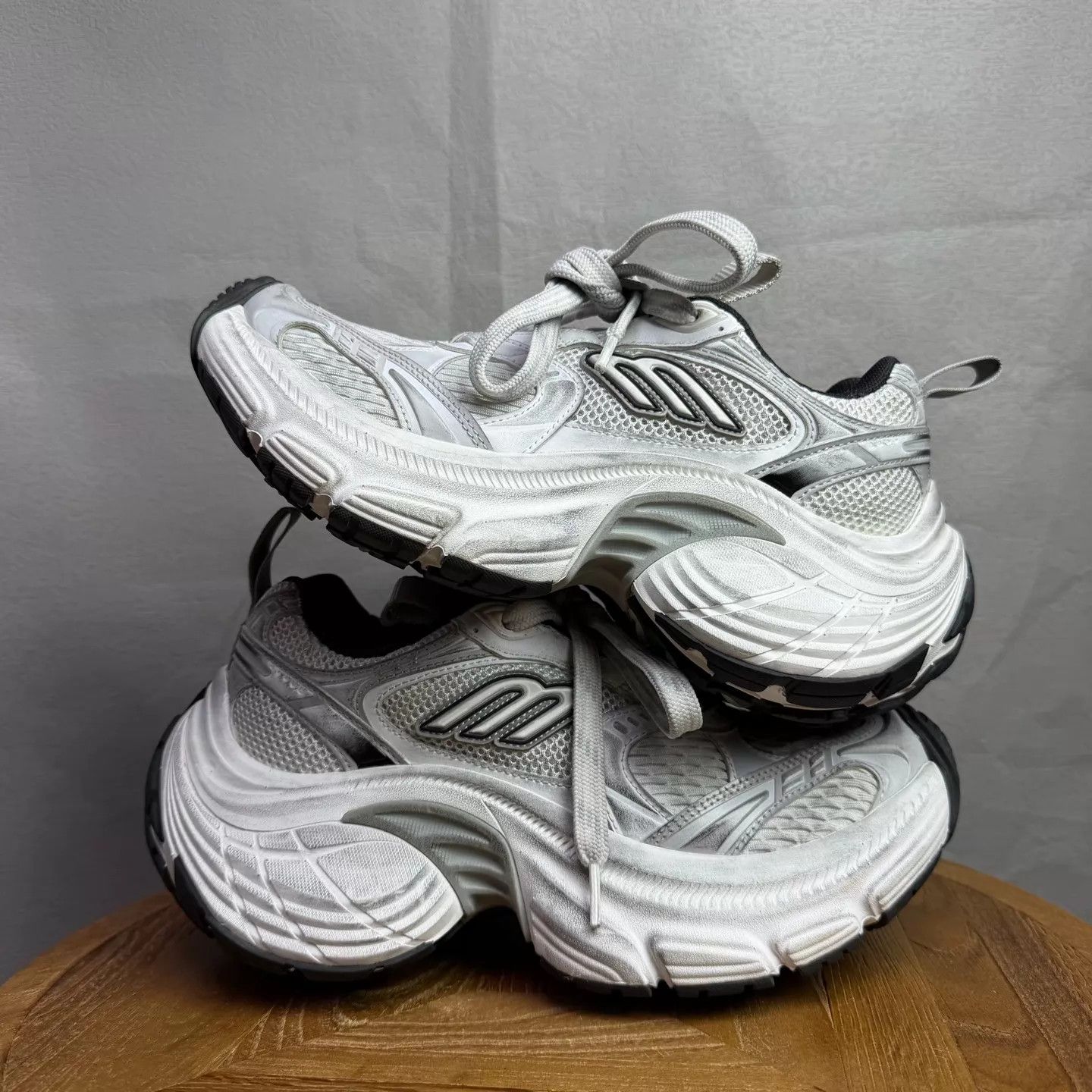 Balenciaga Balenciaga 10XL Distressed Gray White Dad Shoe 35 Worn Once Size US 5 / IT 35 - 3 Thumbnail