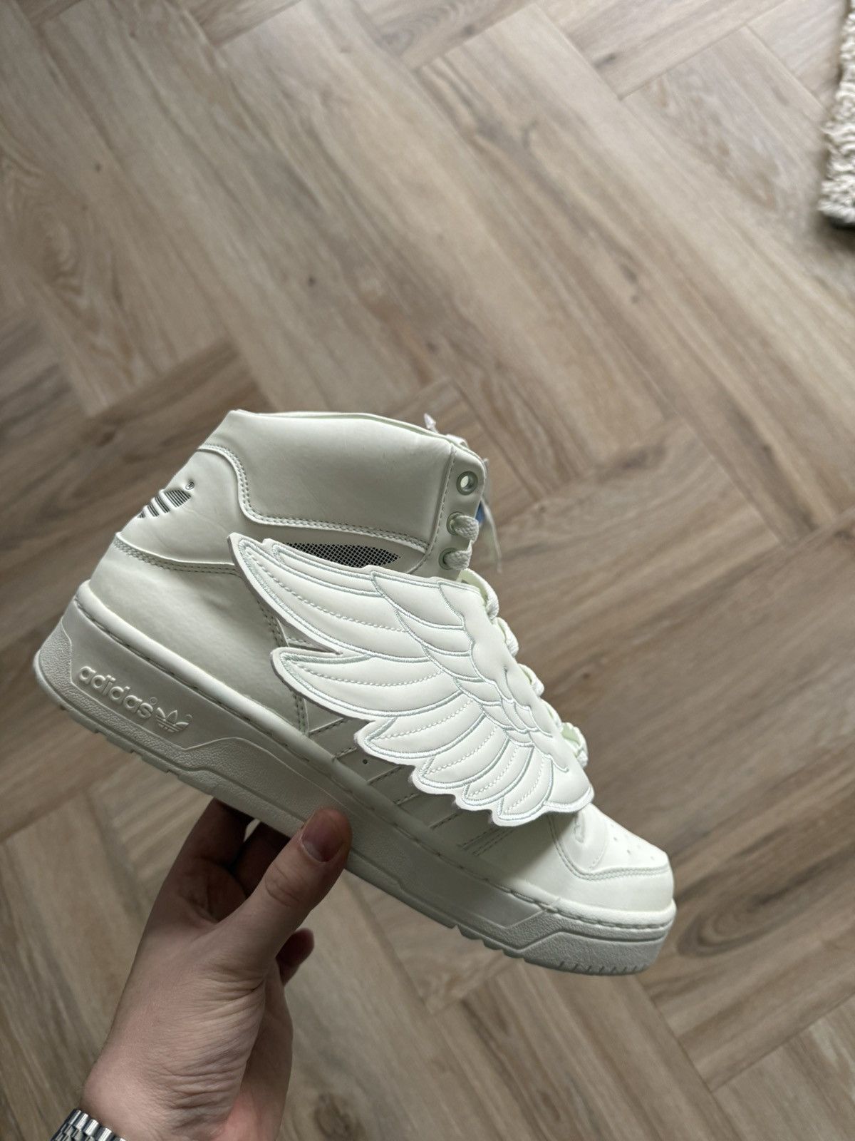 Adidas × Jeremy Scott Jeremy Scott x Adidas Wings Glow in the Dark Size 44 Size US 10 / EU 43 - 5 Thumbnail
