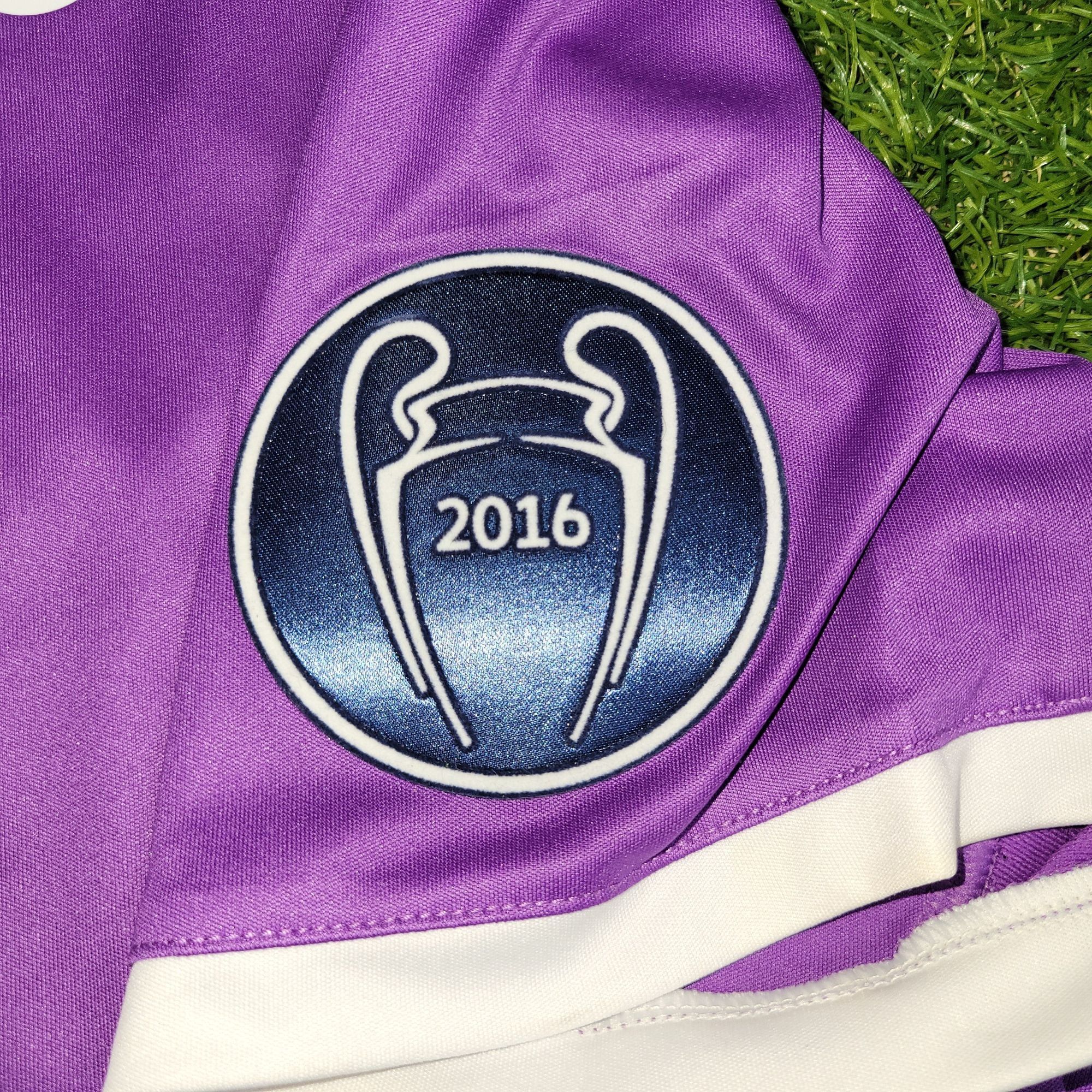 Adidas Ronaldo Real Madrid 2016 2017 FINAL Away Soccer Jersey M Size US M / EU 48-50 / 2 - 5 Thumbnail