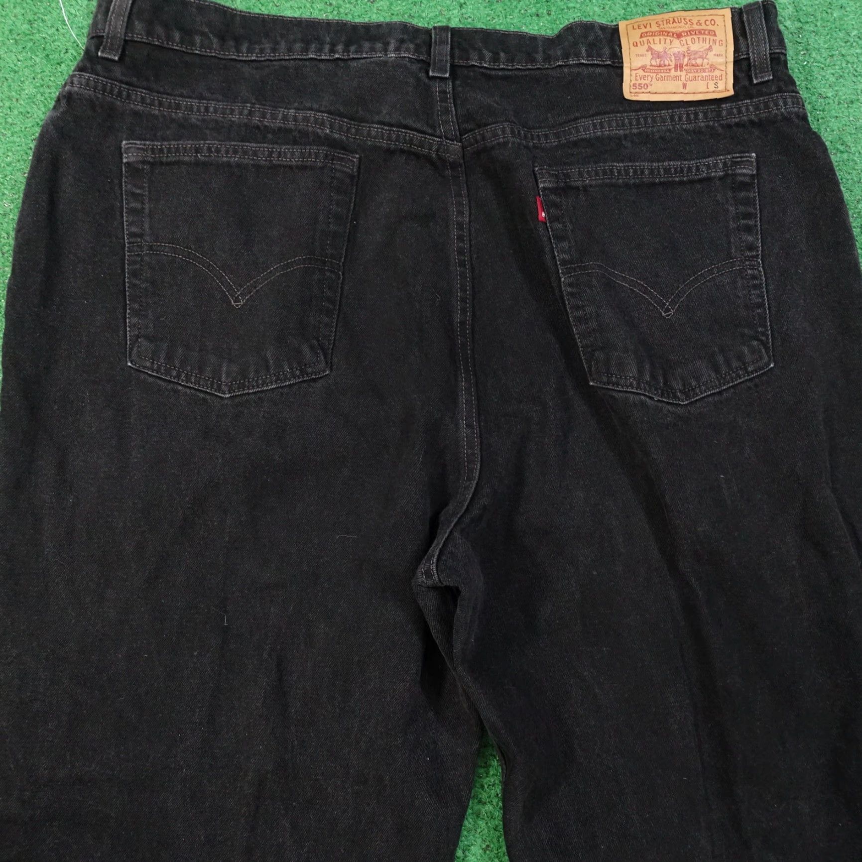 Levi's Vintage Levi's 550 Jeans Men's Relaxed Fit Tapered Black Denim 42x29 Size 42" / US 20 - 5 Thumbnail