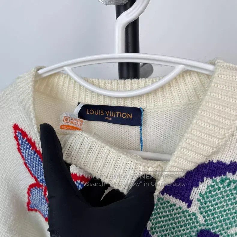 Louis Vuitton Louis Vuitton Large tricolor flower round neck long-sleeve Size US S / EU 44-46 / 1 - 3 Thumbnail