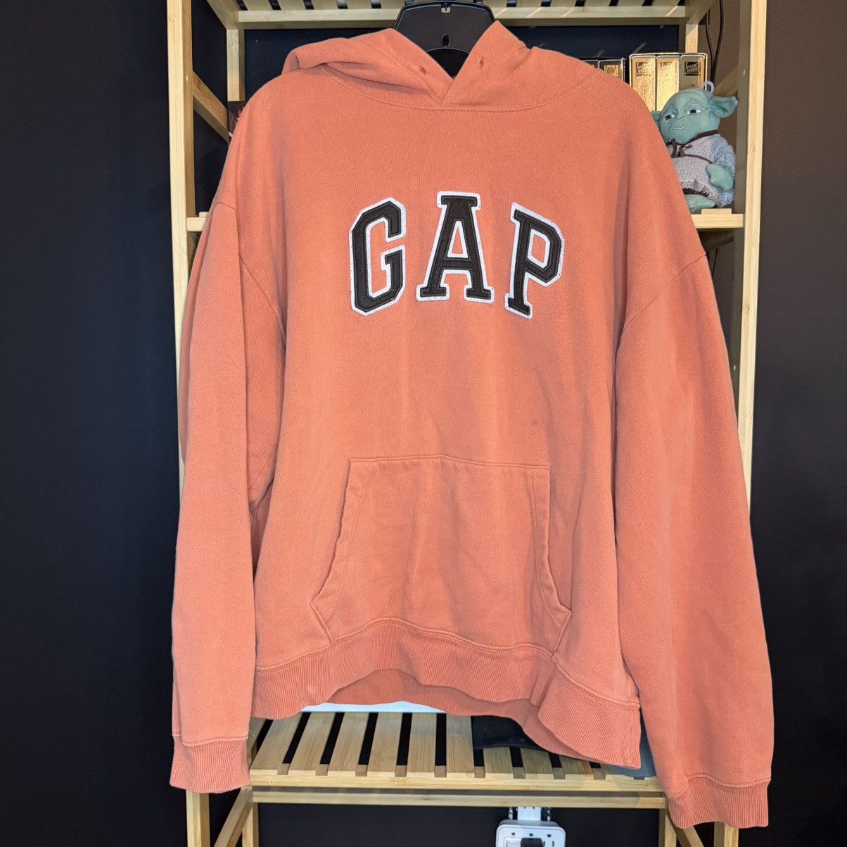 Gap Gap Spell Out Arc Pullover Hoodie size large orange coral Size US L / EU 52-54 / 3 - 1 Thumbnail