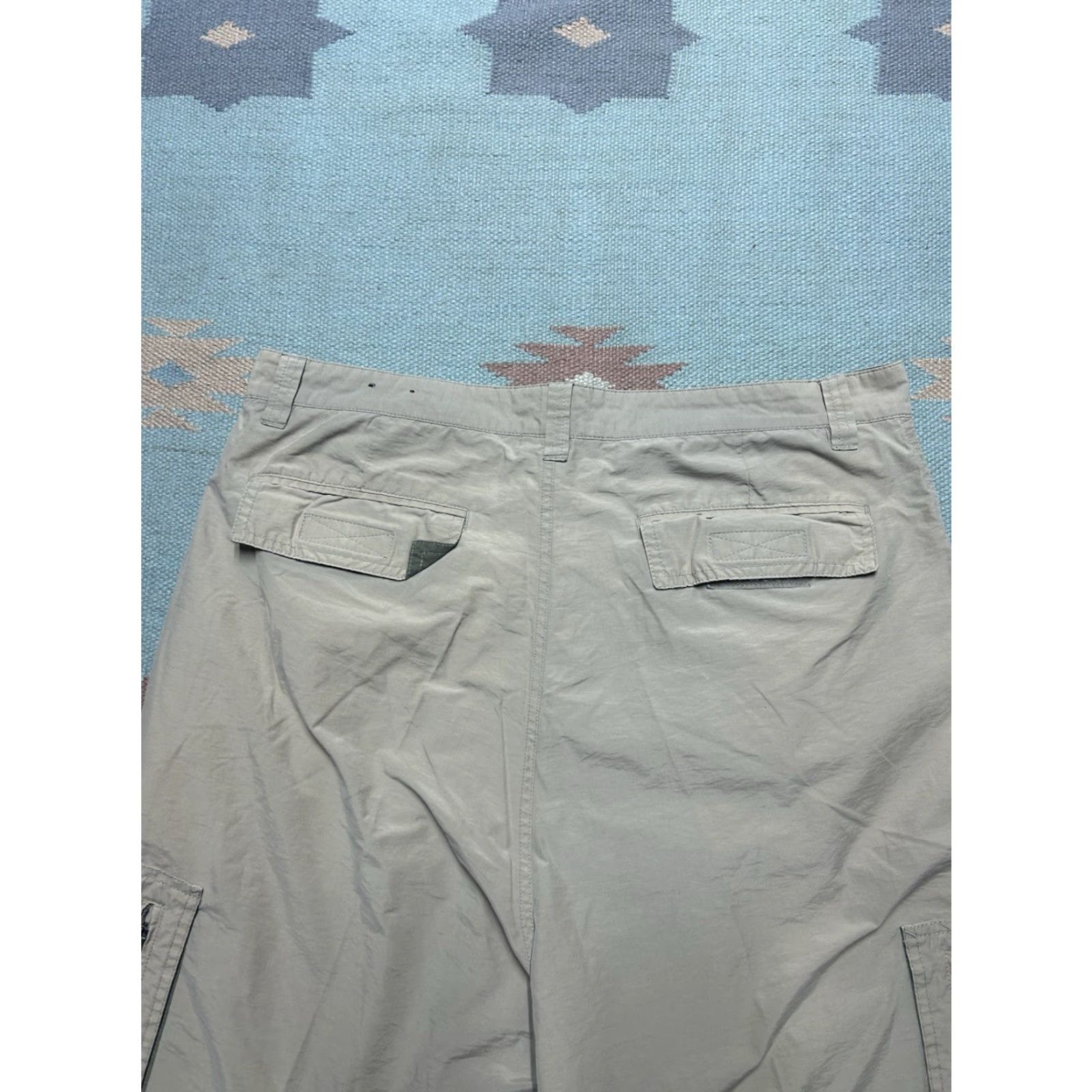 Vintage Emergency Exit Cargo shorts Men Beige lightweight 36 36” waist Inseam 12” Outseam 25” tan hiking Cotton Nylon Vintage? (no vintage) Size US 36 / EU 52 - 8 Thumbnail