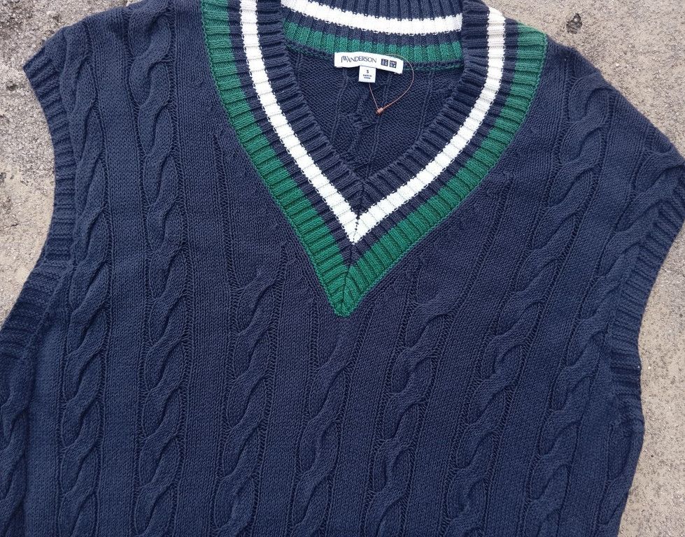 JW Anderson × Uniqlo JW Anderson UT Knitwear sweater 📚 Size US M / EU 48-50 / 2 - 3 Thumbnail