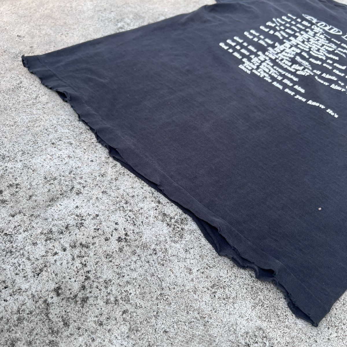 Vintage Vintage 90s ISN'T GOD THE GREATEST JESUS Tee Thrashed Faded Size US L / EU 52-54 / 3 - 23 Thumbnail
