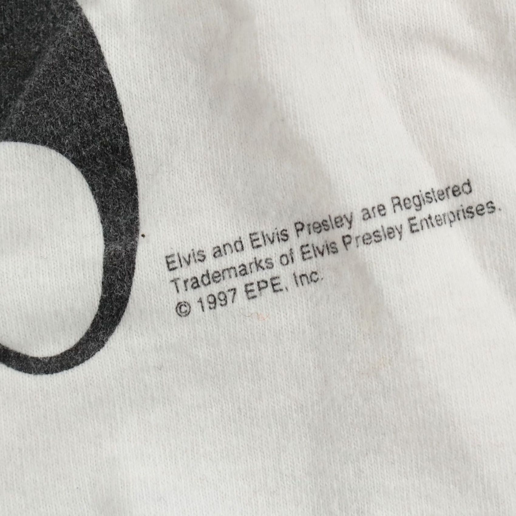 Vintage VINTAGE 1997 Elvis Presley 20th anniversary T-Shirt XL white 90s single stitch Mens Size US XL / EU 56 / 4 - 3 Thumbnail
