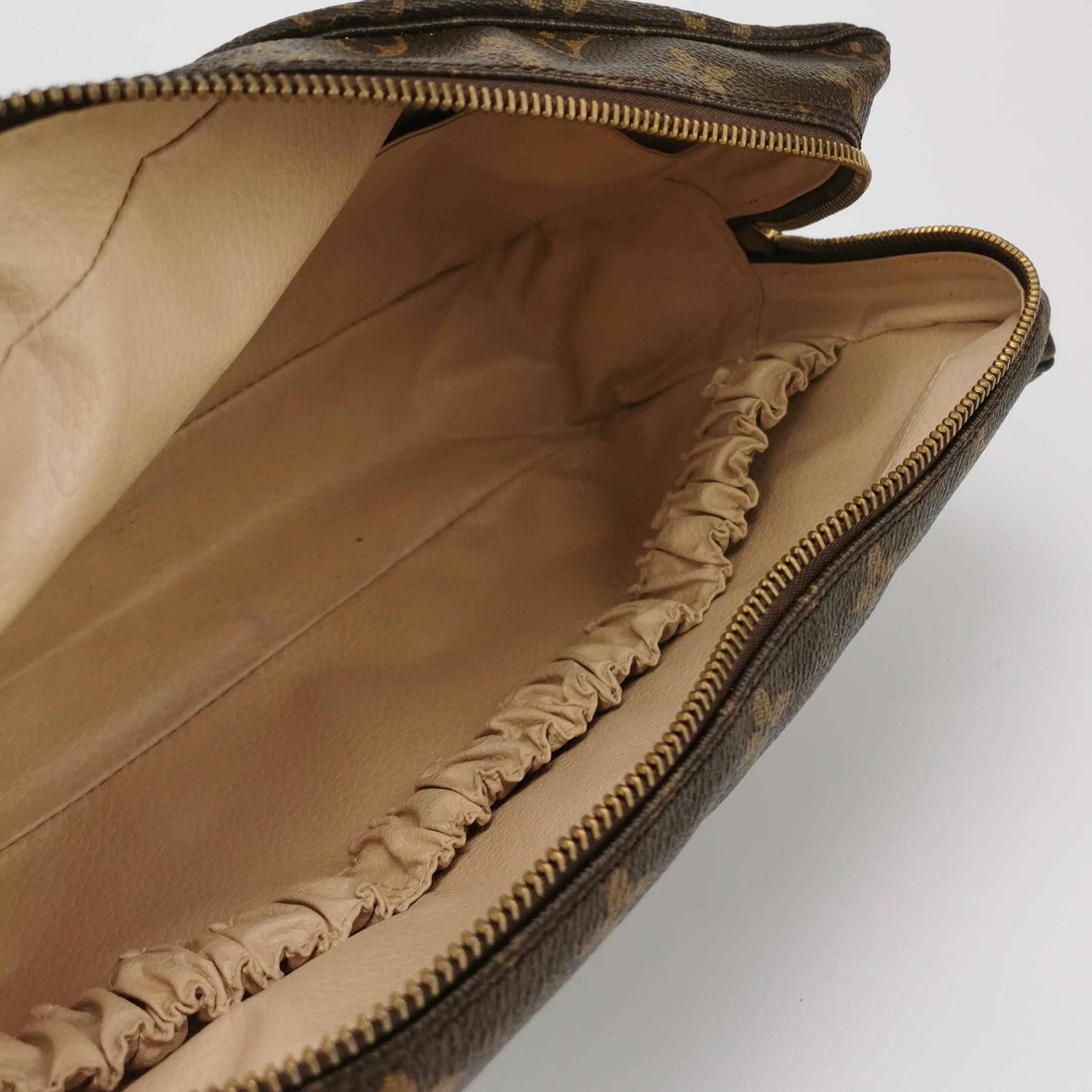 Louis Vuitton Louis Vuitton (LV) TrousseToilette old flower zipper clutch Size ONE SIZE - 4 Thumbnail
