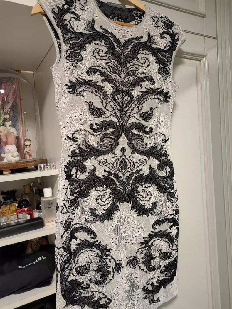 Alexander McQueen Art-Inspired Knitted Dress for Size M- DMC Size US M / EU 48-50 / 2 - 1 Thumbnail