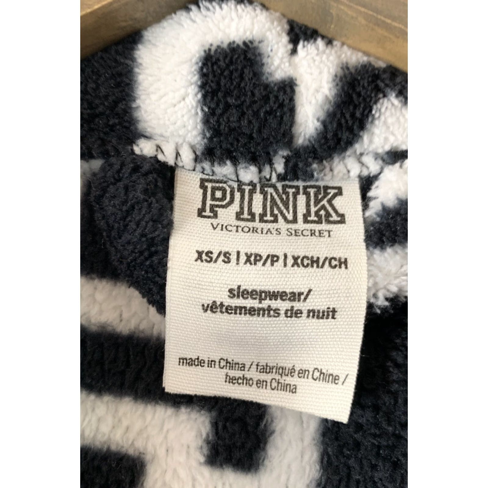 Victoria's Secret PINK Victoria's Secret Robe XS Black White Logo Fleece Limited Edition Sleepwear Womens Size ONE SIZE - 3 Thumbnail