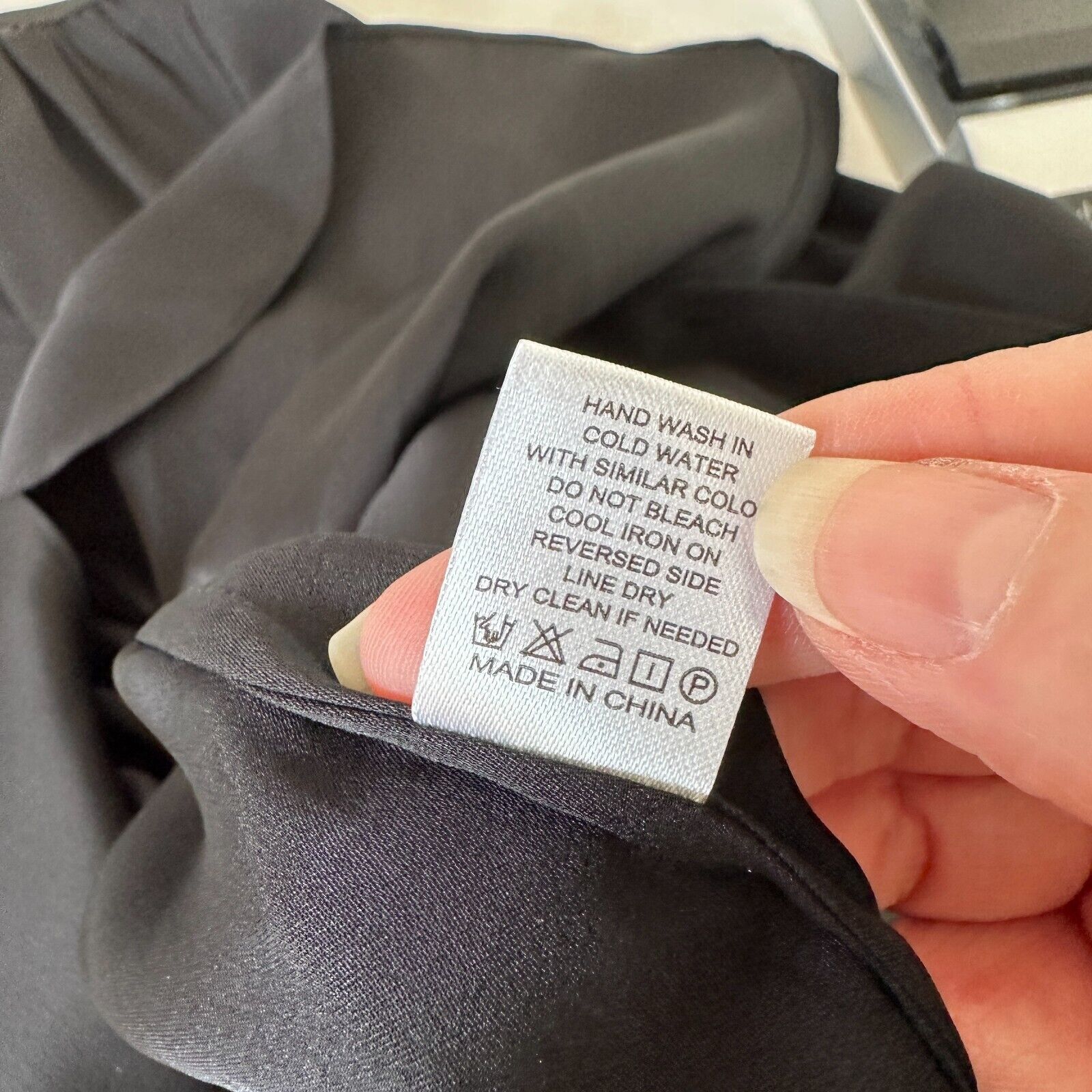 Quince Quince Washable Silk VNeck Button 3/4 Sleeve Pleated Back XS Size XS / US 0-2 / IT 36-38 - 13 Thumbnail