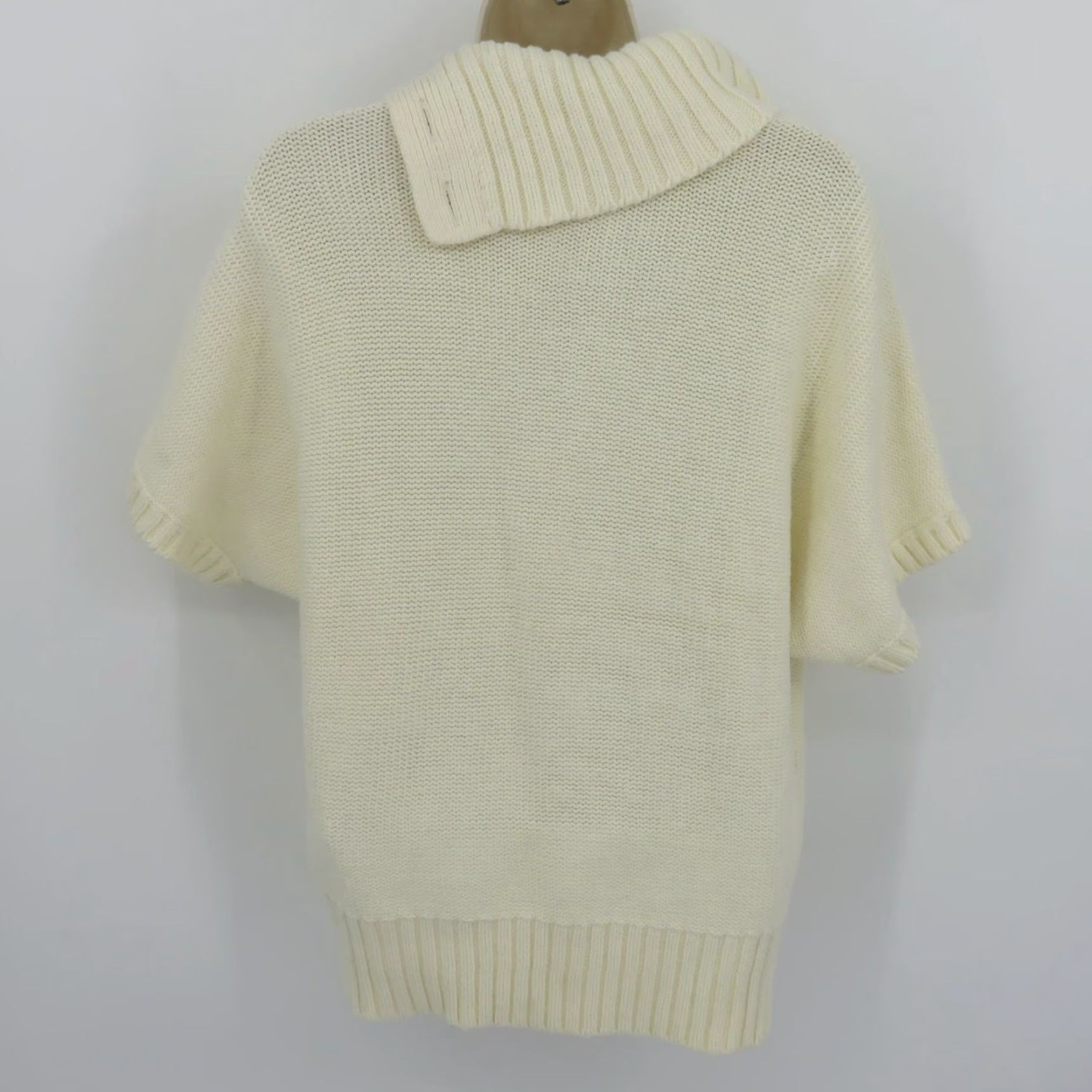 Tommy Hilfiger Tommy Hilfiger Women Small Cream Chunky Knit Short Sleeve Sweater Gold Buttons Size S / US 4 / IT 40 - 6 Thumbnail