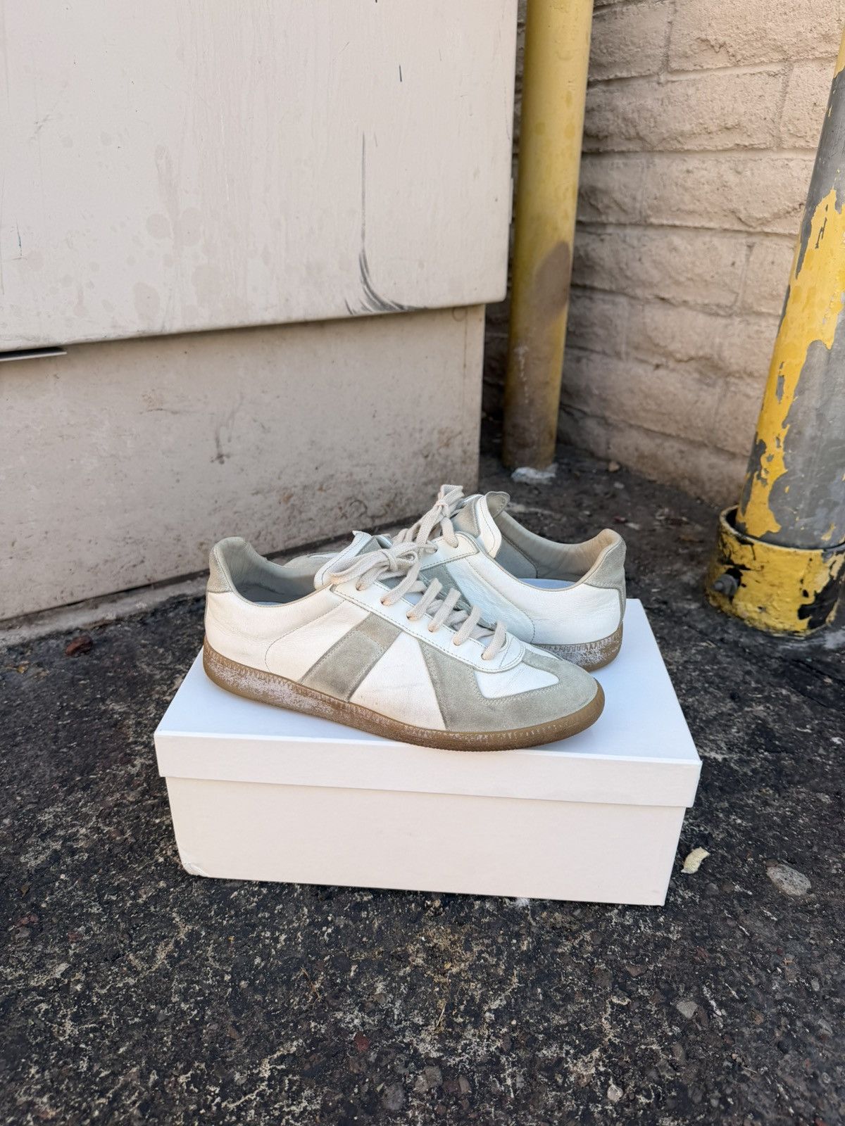 Maison Margiela Maison Margiela White GAT Size US 8 / EU 41 - 1 Thumbnail