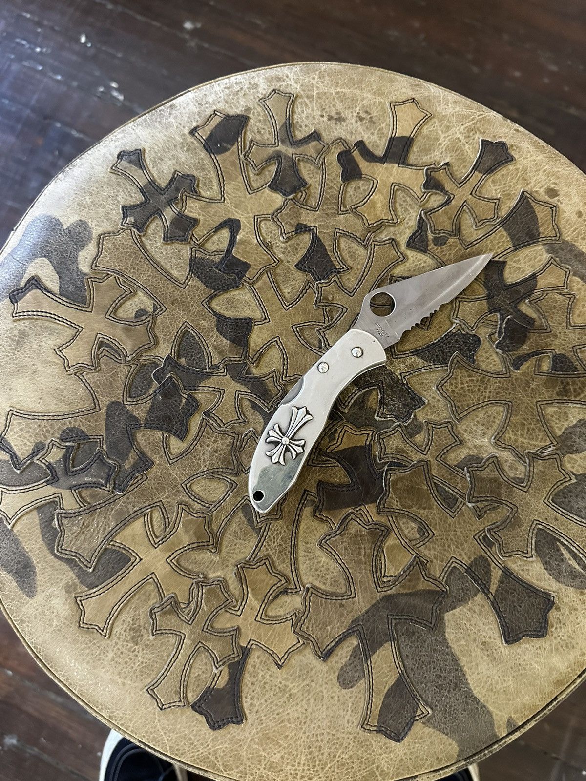 Chrome Hearts CHROME HEARTS SOLID SILVER CROSS SPYDERCO KNIFE SWITCH BLADE Size ONE SIZE - 1 Thumbnail