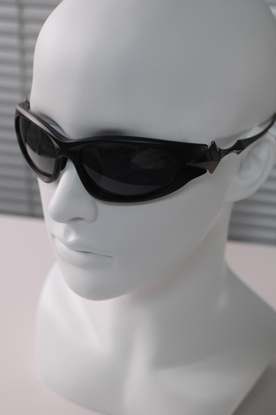 Other Y2k Vtg Avant Garde Futuristic Gunmetal Sunglasses Unisex OS Size ONE SIZE - 2 Thumbnail