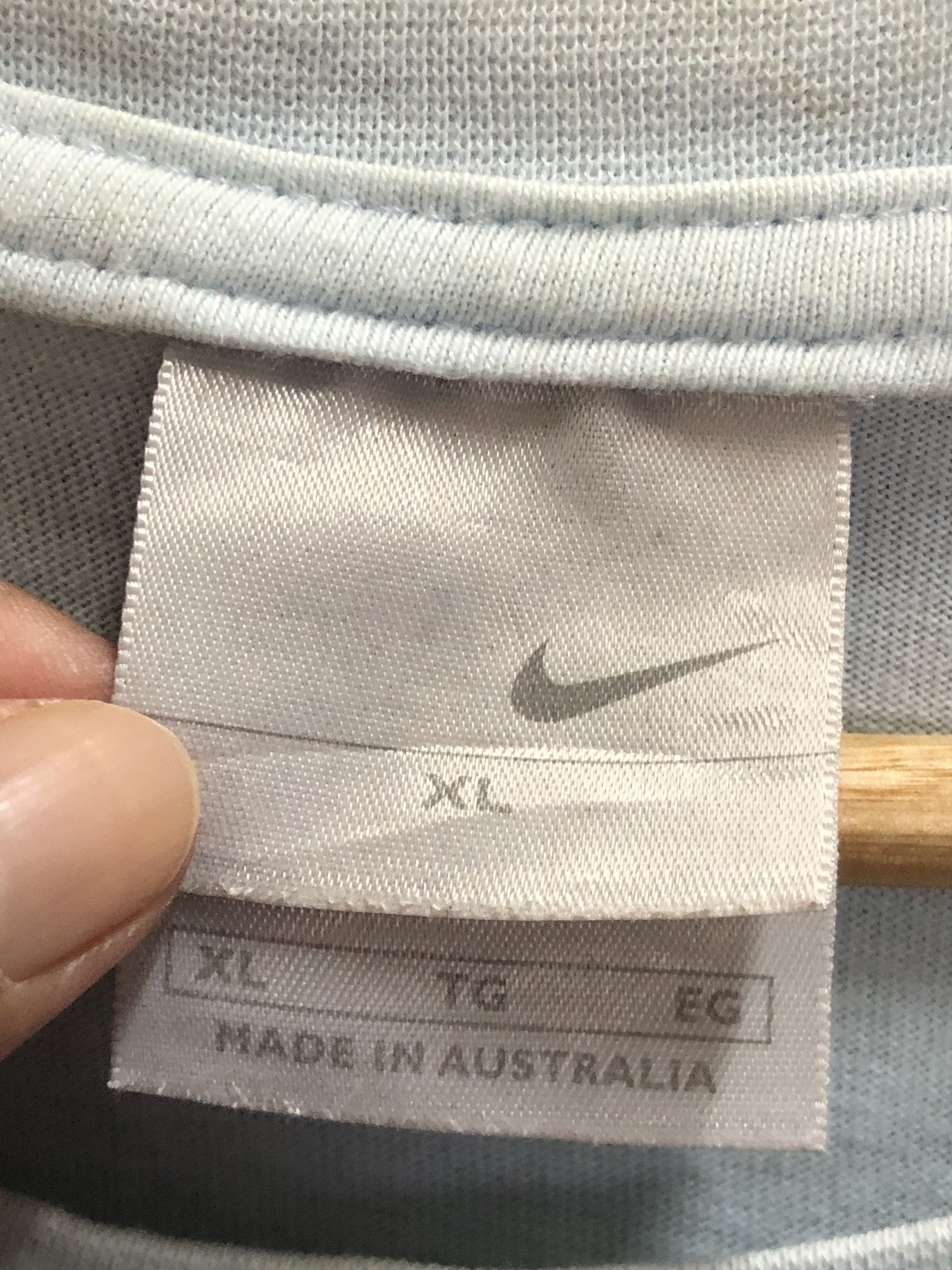 Nike vintage Nike center big swoosh 3D logo Size US L / EU 52-54 / 3 - 4 Thumbnail