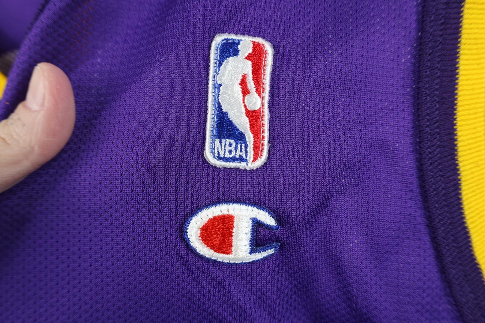 Champion Vintage 90s Champion Los Angeles Lakers Basketball Jersey #8 Size US XXL / EU 58 / 5 - 4 Thumbnail