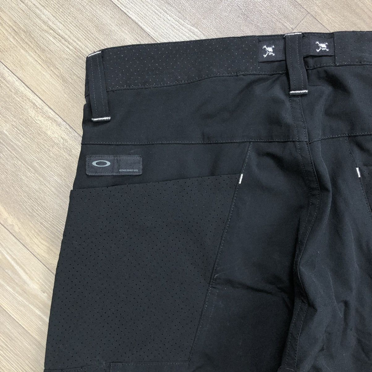 Oakley 2000s Oakley Golf Skull Cool Stretch Multipocket Shorts Size US 32 / EU 48 - 13 Thumbnail