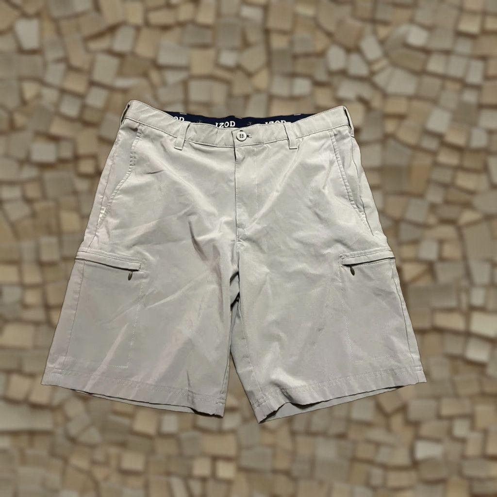 Izod IZOD Shorts Men 32 Gray Flat Front Casual Shorts with Zip Pockets Pockets | Regular Inseam 9 in Size US 32 / EU 48 - 1 Thumbnail