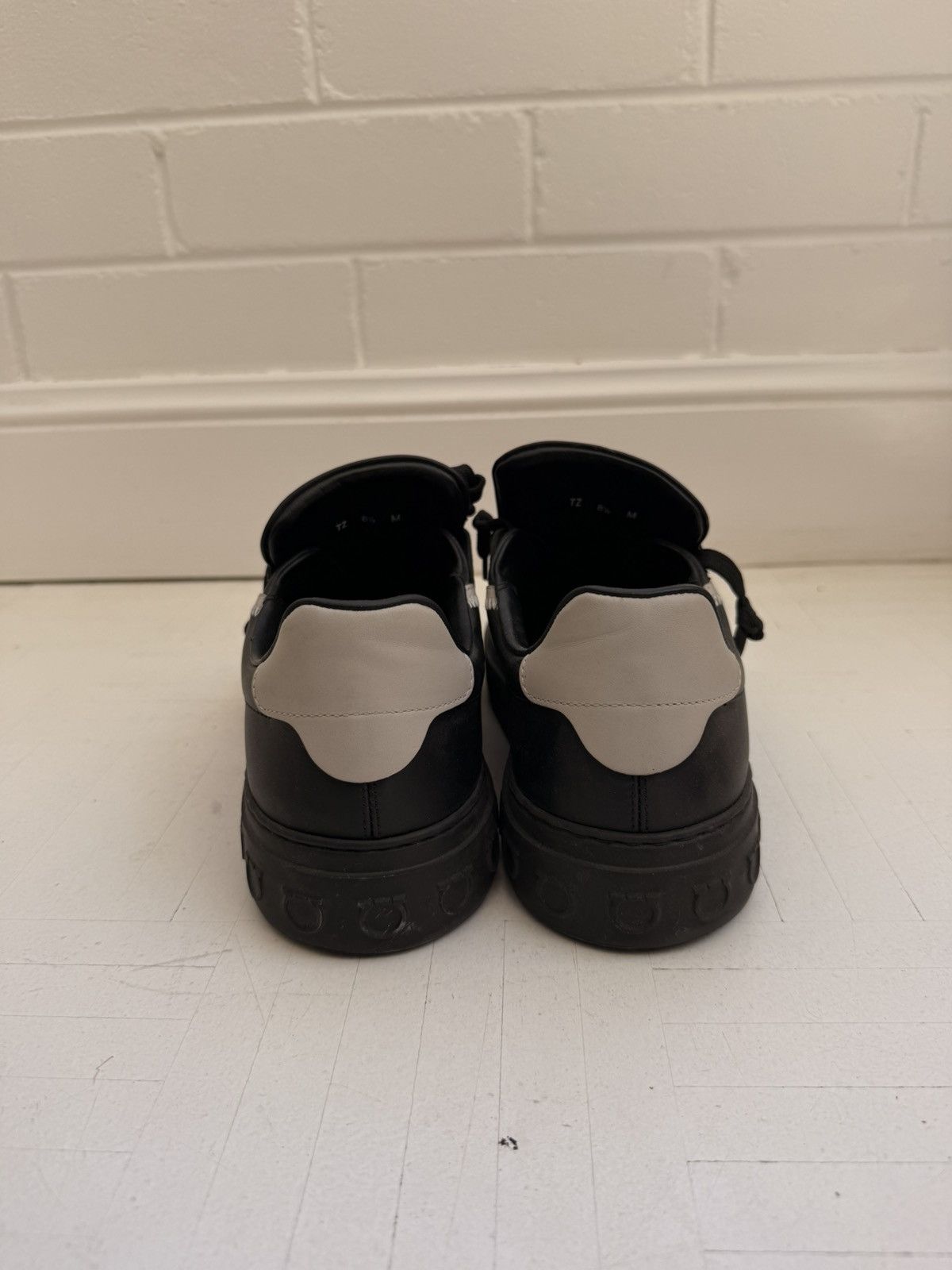 Salvatore Ferragamo Fergamo sneakers barely worn Size US 8.5 / EU 41-42 - 20 Thumbnail