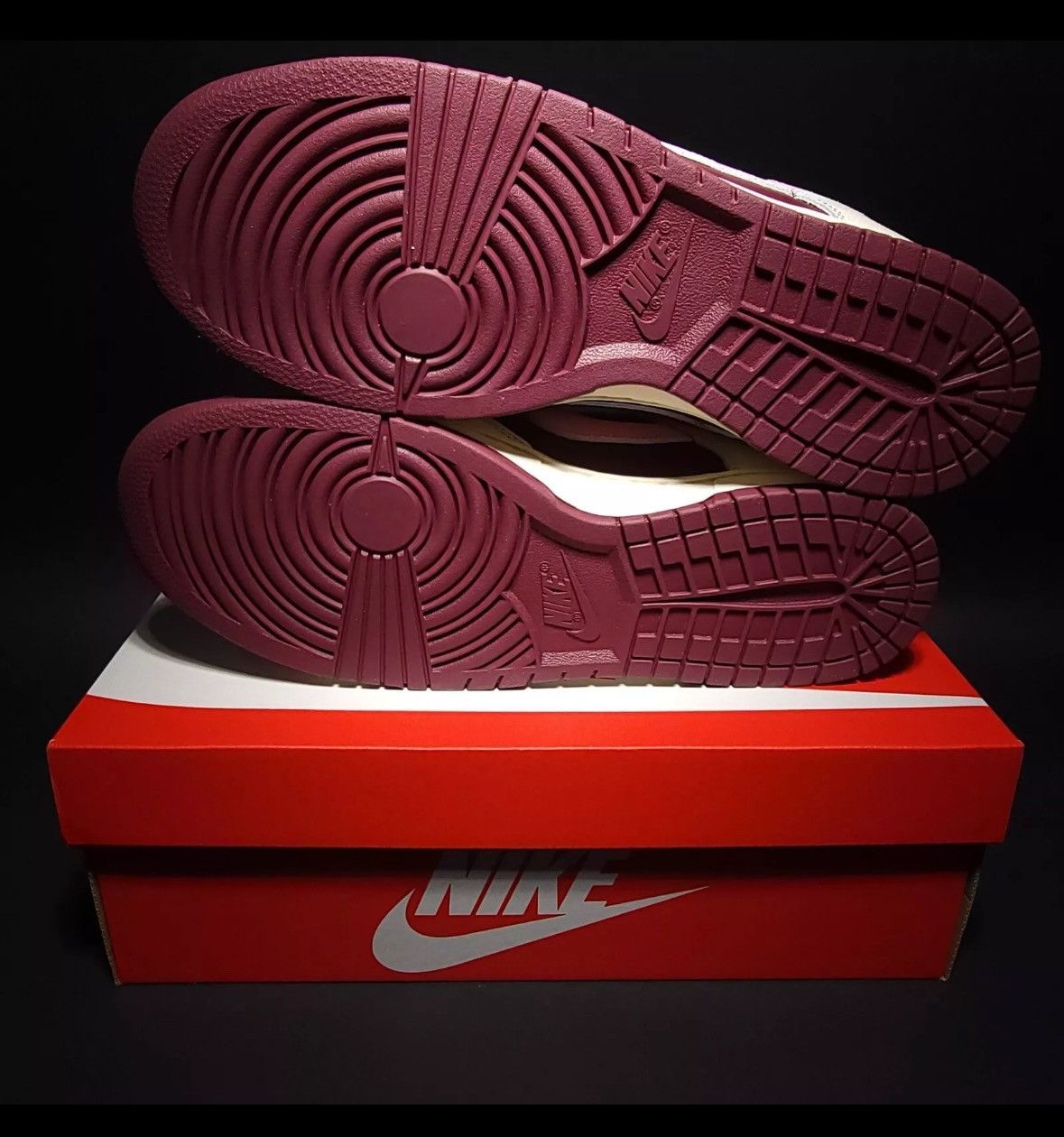 Nike Nike Valentine’s Day 2023 Retro Dunk Low Size US 9.5 / EU 42-43 - 3 Thumbnail